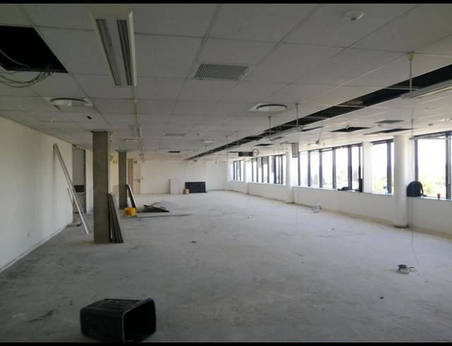 BUSINESS PROPERTY TO RENT IN WOODMEAD